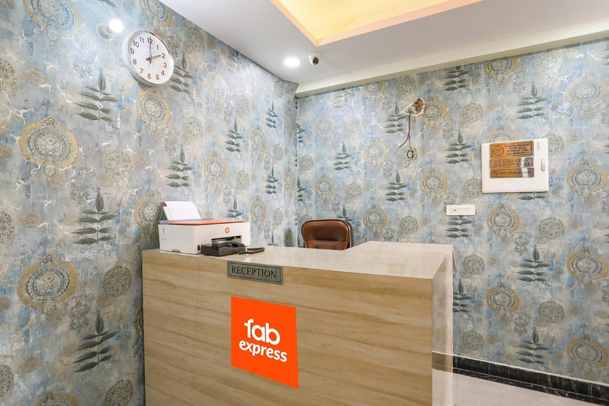 Fabhotel Sm Palace Chinhat ภายนอก รูปภาพ